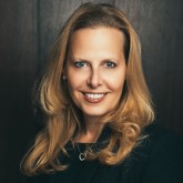 Melanie Damian